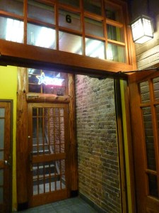 Unauffälliger Eingang von der Stuyvesant Street