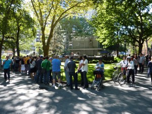 P1000180 Bitte hinten anstellen!