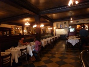 Tagsüber entspannt, abends besser reservieren. Tagsüber entspannt, abends besser reservieren.