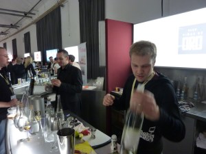 P1000903 Muskatellertrauben Schlehen Sprudler (Pisco Sloe Fizz)