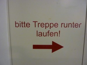 Welche Art des Abgengs mögen die besorgten Veranstalter befürchtet haben?!?