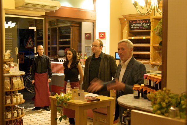 Rechts im Bild Hans Leib, daneben der Vortragende