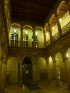 Eingangshalle des ehemaligen Krankenhauses