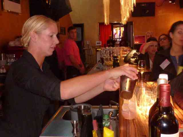 Cocktailworkshop mit Hedvig Johansson, bartenderin im Curtain Club des Ritz Carton Hotels