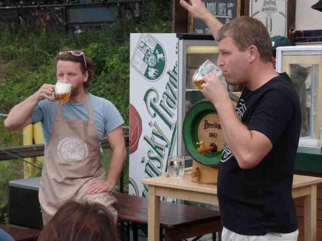 Das Holzfass ist angestochen